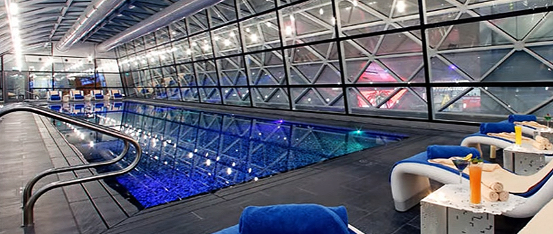 Pool im Airport Hotel im Hamad International Airport (Doha)